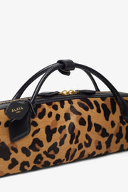 Le Teckel leopard brown clutch