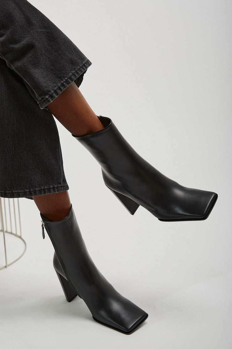 Square 90 black ankle boots