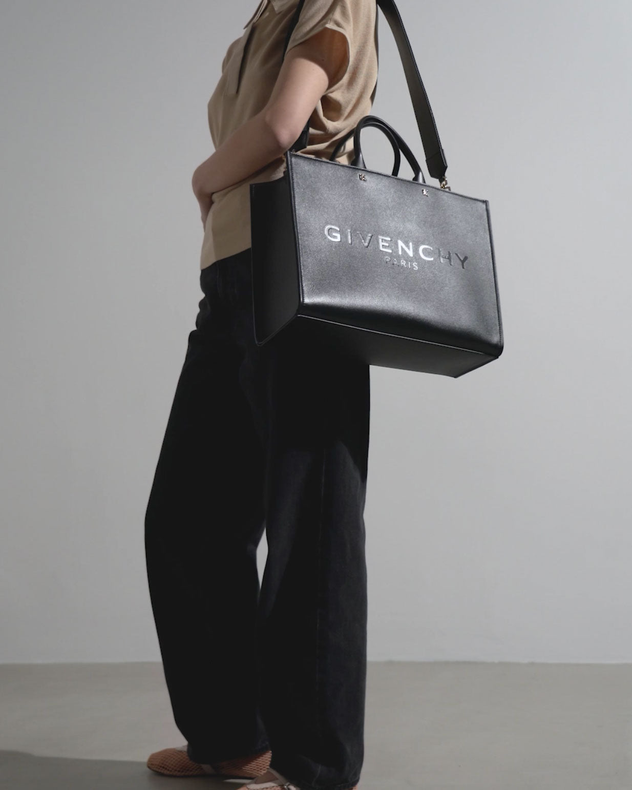 Shop Givenchy G Tote Medium Black Bag