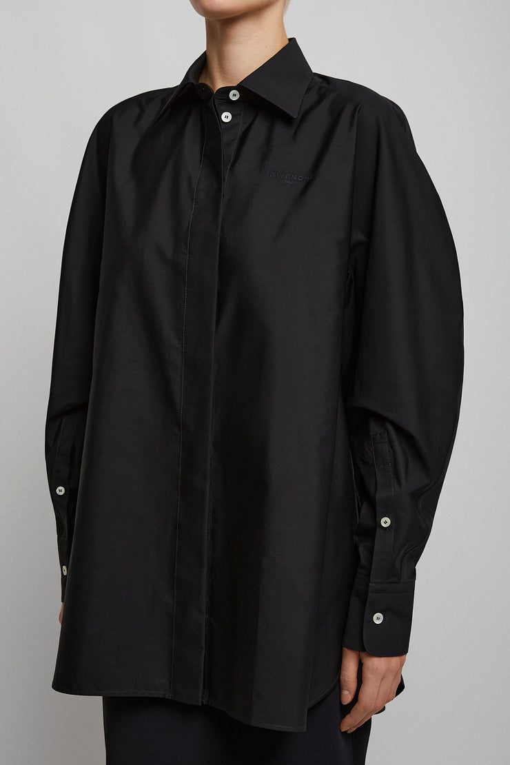 Cocoon black shirt with turned sleeves