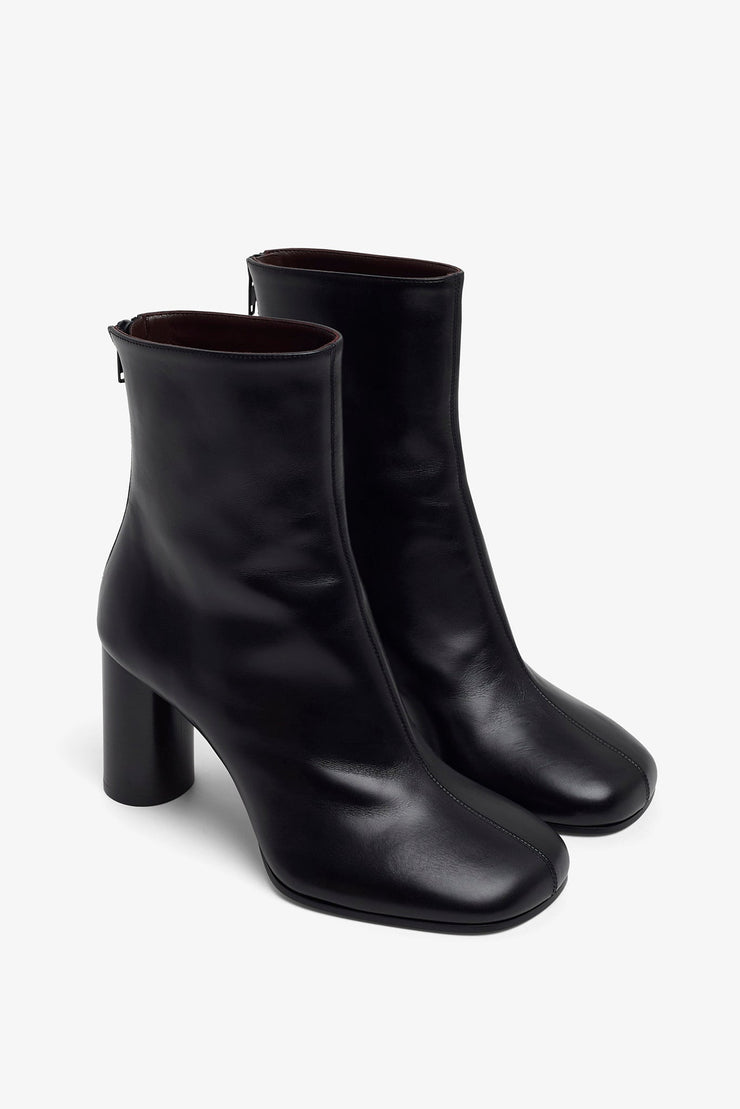 Tug 80 black ankle boots