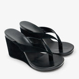 Round black wedges