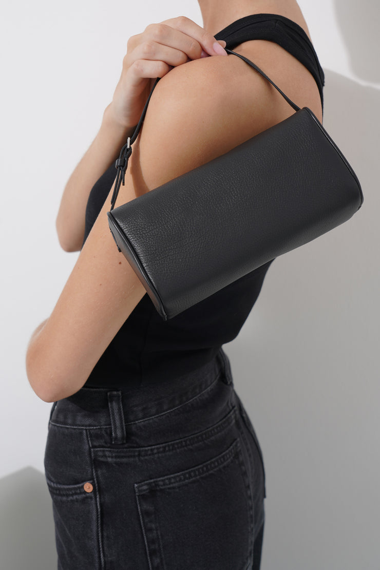90's black small grain leather bag