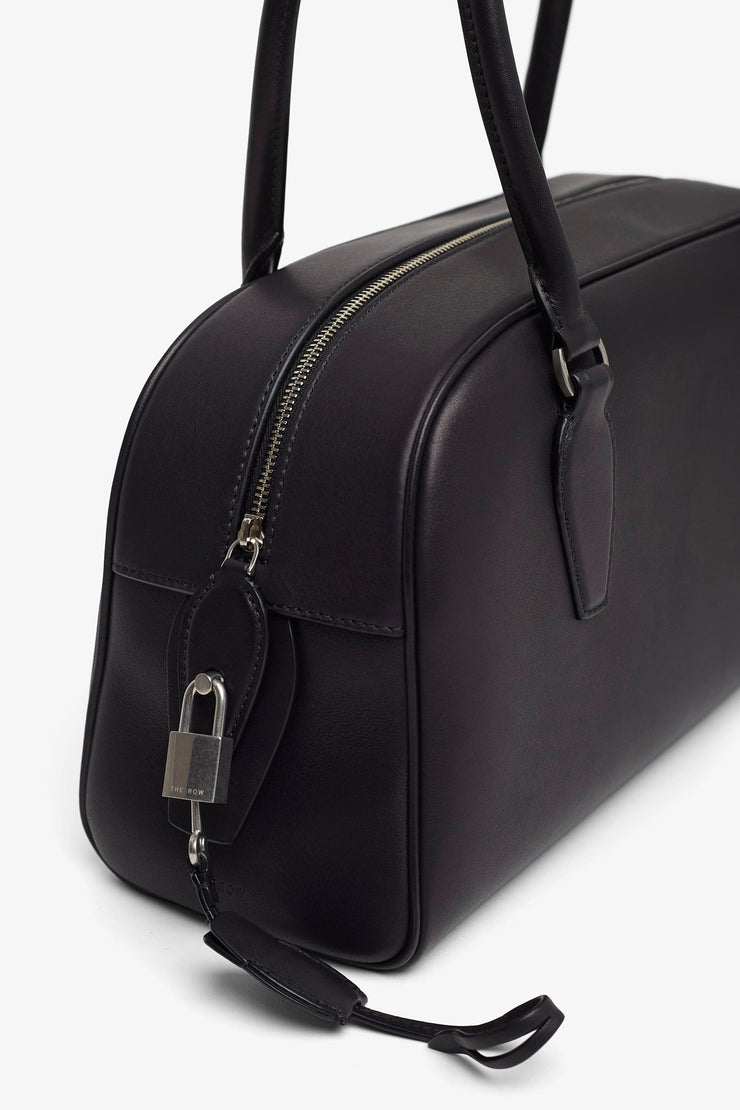 India E/W black shoulder bag