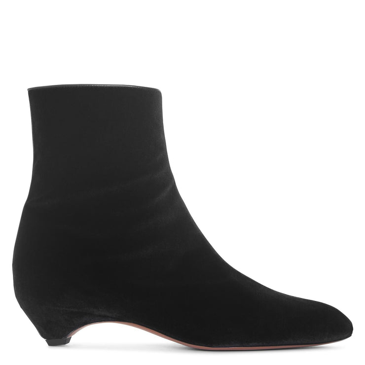 Black velvet pointed boots