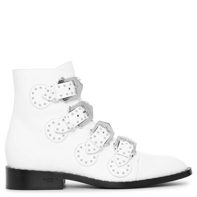 Elegant white flat boots